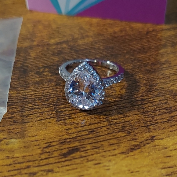 Tiger Gems 3.5 ctw Pear Halo Ring Size 4. Diamond Simulant. NWOT! - Picture 7 of 13